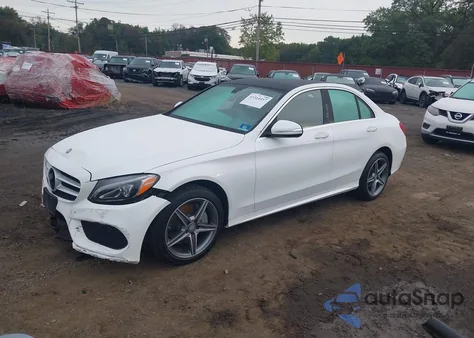 2015 Mercedes-Benz C 300 Sport 4Matic z USA, uszkodzony, nr VIN 55SWF4KB5FU007761